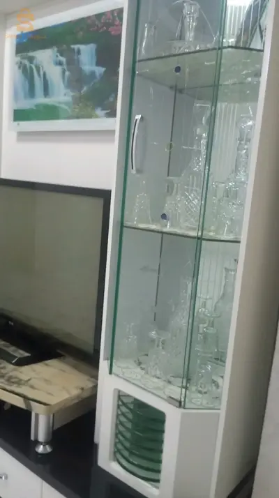 حاملة تلفاز وتدكارات
