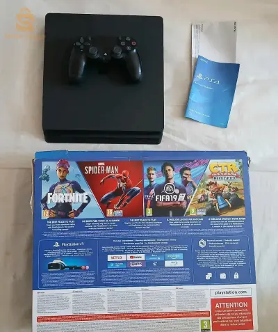 play station 4 avec sa boite 9.00 flashè tres bon etat 🔥🔥