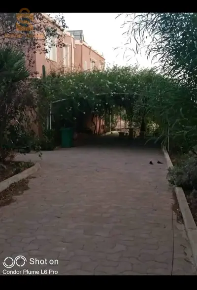 فيلا 200م للبيع داخل قطعة أرض مساحتها 5500م في منطقة استثمارية