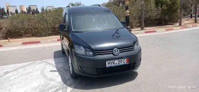 très belle ET propre voiture