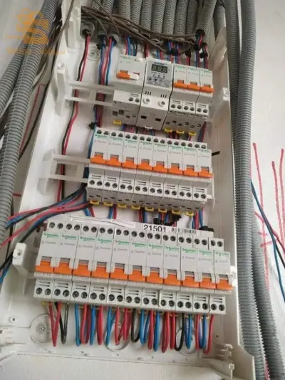 إصلاح الأعطال الكهربائية في البيوت أو المحلات