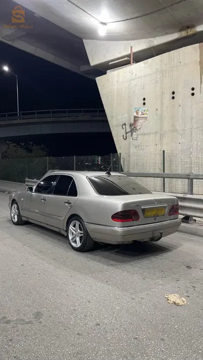 merceses E220 W210 année 2000 
boite automatique 
Moteur om 611 ( CDI 1 )
Fiha bretal 3la ndafa moteur mrigal kilométrage 562000 km