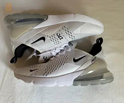 NIKE Air max 270 ORIGINAL
Pointure 46