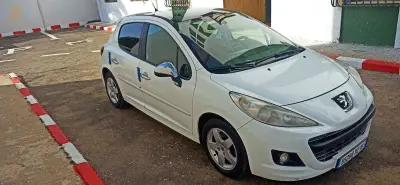 بيع سيارة 207 رقم الهاتف 0670378066
