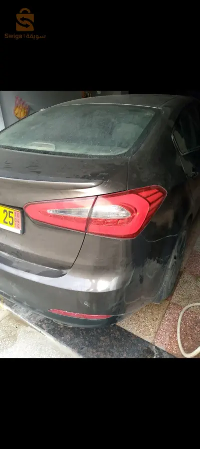 سيارة نضيفة فيها ماسك افون على برا كلشي مارش سيبونسيون مليحة بزاف زيرو مصروف