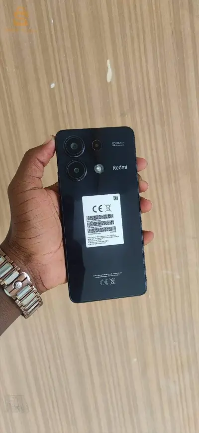 redmi not 13 256/8 Etat 10/10 sans accessoires venu de France