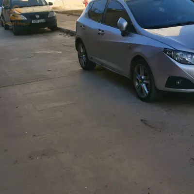 سيارة شابة كلشيى مارش فيها لال امامي وكابو نضافة وفروة صغير في مالة