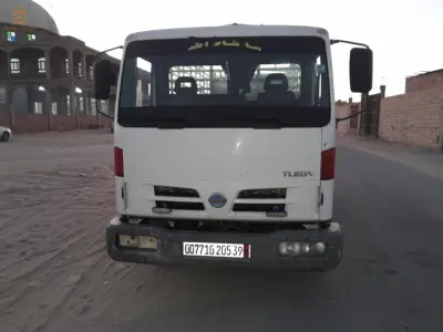شاحنة نيسان سنة 2005 فيه ابوات وميتور جيمسي للإتصال 0799322352