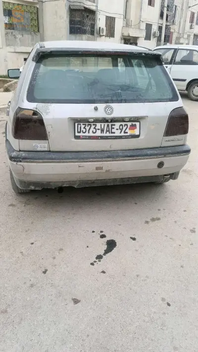 قولف 3 موتار 90 مريفيزي جديد قرعة غاز عندها لكاج الفوقاني يسيح شوية ومشكل فتريسيتي تاع طابلو ليقارنتير كامل عتدها حاب نبرز قسنطينة لي عندو يبعثي