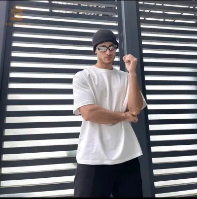 t-shirt over size