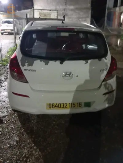 هيونداي 20 عام 2015 فيها بارشوك في زوج و لال كوني شيفور موتور مريفيزي مينقصش زيت