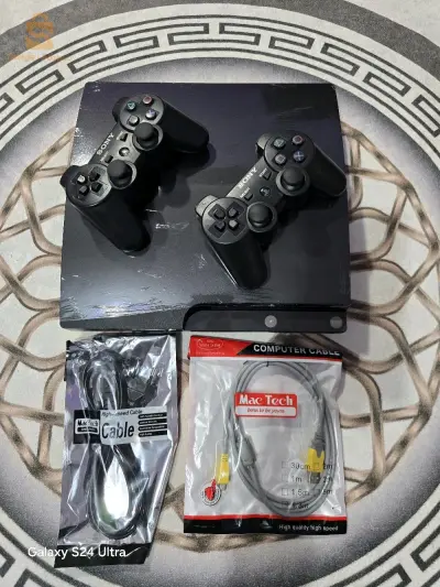 ps3 slim 500gb maflchi avec 2 manett