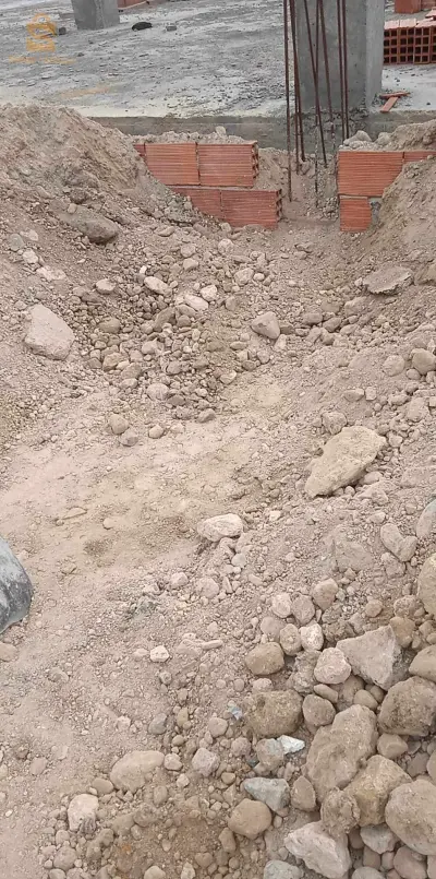 قطعة ارض بواجهتين