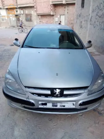 عندك لاسيسبونسيو برك سيارة شابة