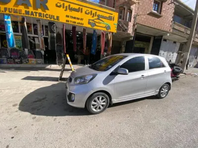 سيارة نضيفة