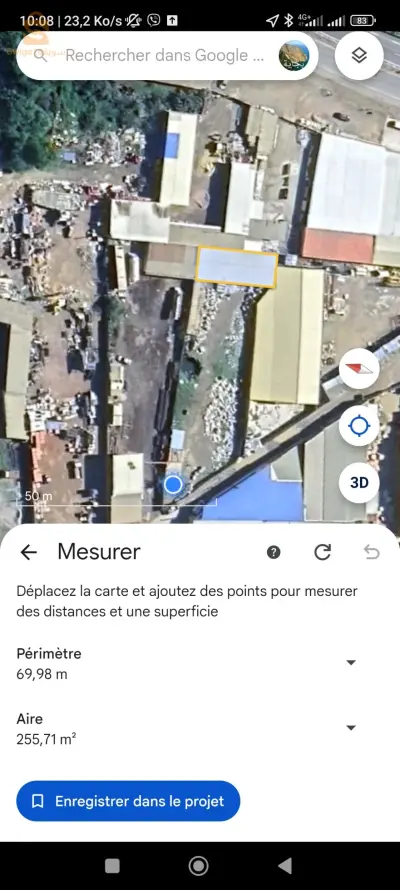 terrain avec charpente métallique