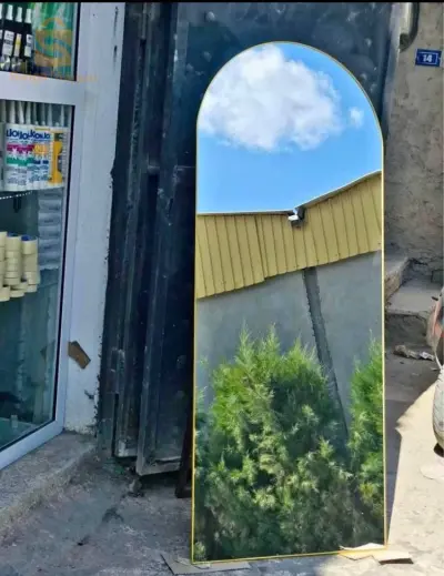مرآة مودرن للبيع بحالة رائعة