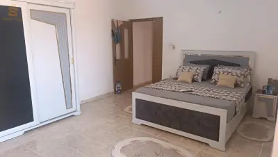 غرفة نوم خشب احمر