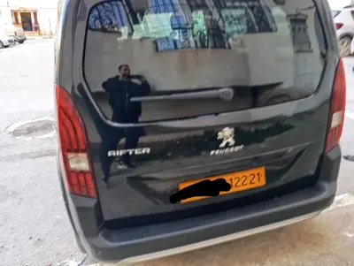 سيارة ريفتر