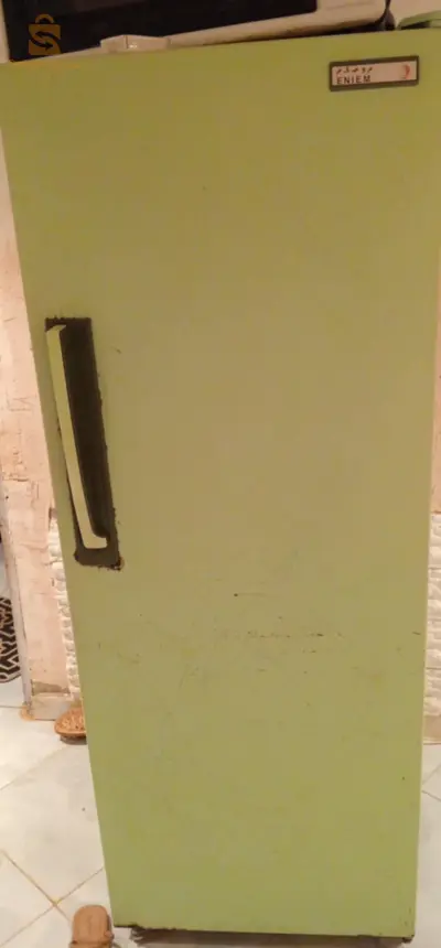 ثلاجة للبيع