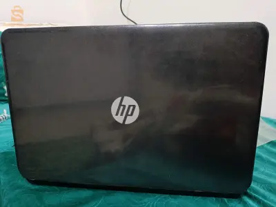 لابتوب نوع hp في حالة جيدة جدا 9.5/10 ،إستعمال شخصي :دراسة فقط الإمكانيات:intel core i3 4 eme generation,4gbt de ram500gb de stockage,15.5 pouce pour l'écran,الشاحن ا:صلي ،مدة البطارية ؛ساعتين و نصف إستعمال متواصل على الأقل اكسيسوار:حقيبة جلدية + تغليف.