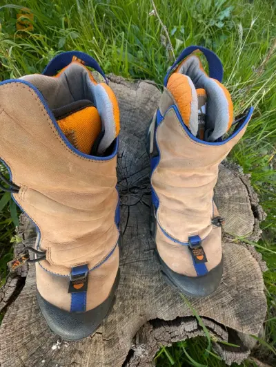 سلعة انجليزية حرة - Camping Adidas radlander EQT pantone IE6124-