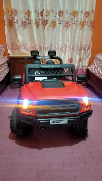سيارة اطفال كهربائيّة