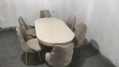 طاولة طعام