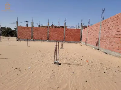 أرض فيها بياص