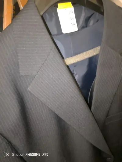 vend 2 costume pour homme très jolie couleur lieux Bologhine alger