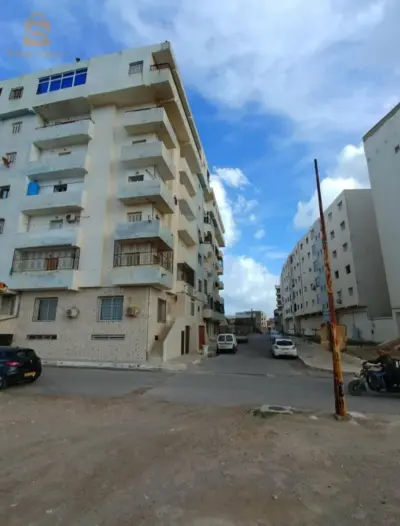 Appartement a vendre F3 a Cap falcon  70m².  2éme étage 
2 chambre, belle cuisine, grande salon 
0791838069