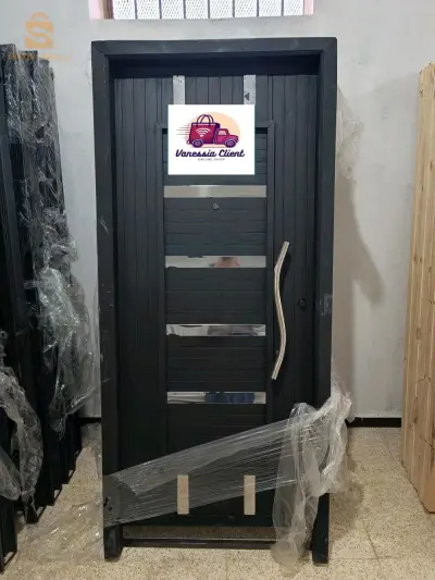 متوفر Porte d'entrée en fer avec plaque inox