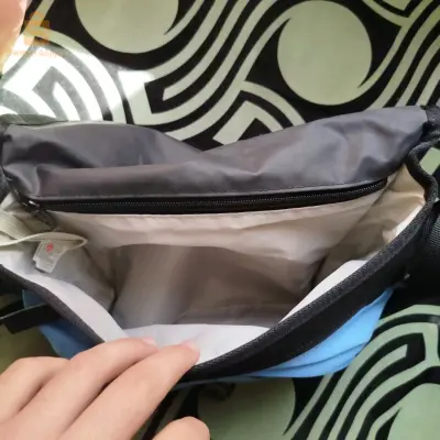 90s Nike  Y2K Retro Crossbody Bag. ( READ DESCRIPTION)