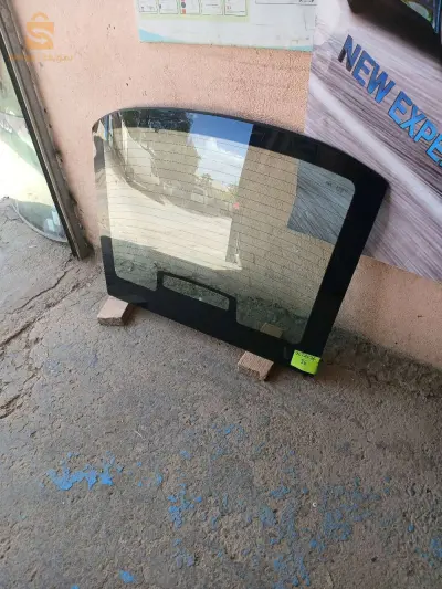 زجاج السيارات