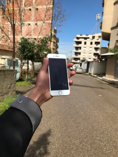 iPhone 7 
Kolech riglo
100 battery 
32 go