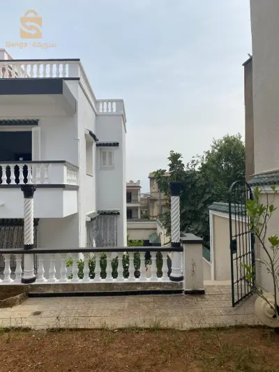 Villa R+2  située à Bouzaréah, bouhamam 809m²