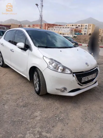 Peugeot 208 2013 5 BATNA