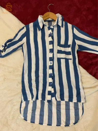 chemise à rayures blanches bleues