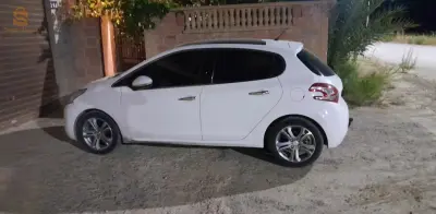 Peugeot 208 2013 5 BATNA