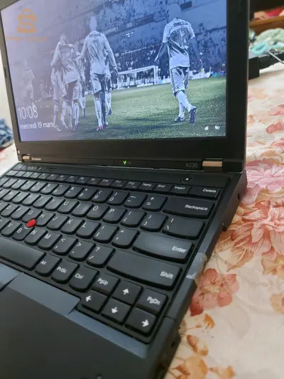 🔴 للبيع: Lenovo ThinkPad X230 مستعمل بحالة جيدة 🔴  

💻 **المواصفات:**  
- **المعالج:** Intel Core i5-3320M (2.6GHz)  
- **الرام:** 6GB DDR3  
- **التخزين:** 240GB SSD  
- **الشاشة:** 12.5 بوصة (1366×768)  
- **الرسوميات:** Intel HD 4000  
- **المنافذ:** USB 2.0/3.0، VGA، Mini DisplayPort، إيثرنت، صوت 3.5 مم