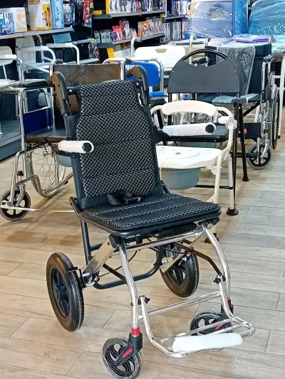 CHAISE DE TRANSFERT كرسي متحرك قابل للطي