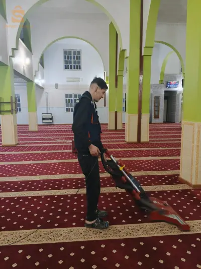 غسل سجاد المساجد دون نزعه من مكانه