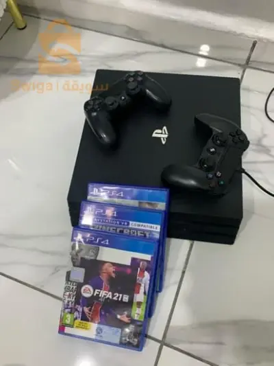 PS4 pro Fr 🇫🇷🇫🇷
Disque dur 1T
Deux manettes originaux
4 CD fifa21,17/gta5/minecraft
La dernière Version 12.5 
L’état 10/10 comme neuf 🔥