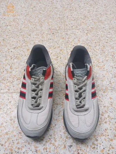 Adiddas original neuf pointure 41
0781295615