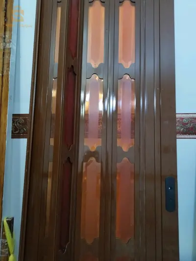 porte.  accordéon