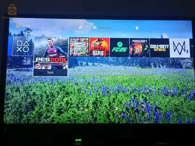 PS4 
مفلاشية 11.00 + dongle
فيها العاب ركب و أبدا تلعب