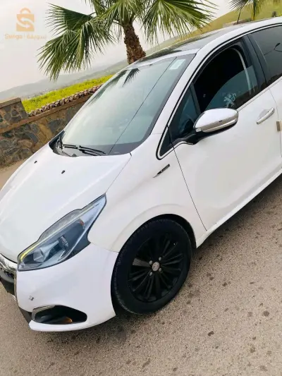 Peugeot 208 2016 13 TLEMCEN