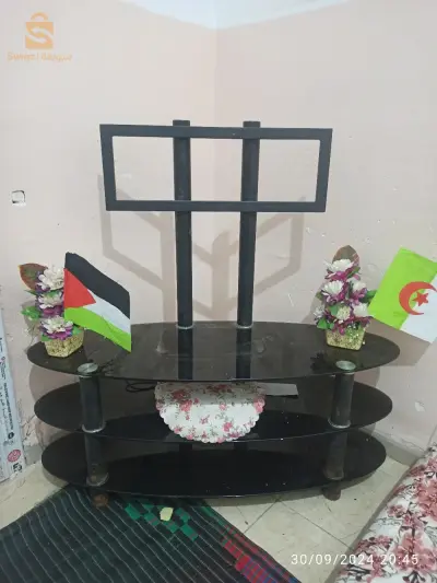TABLE TV