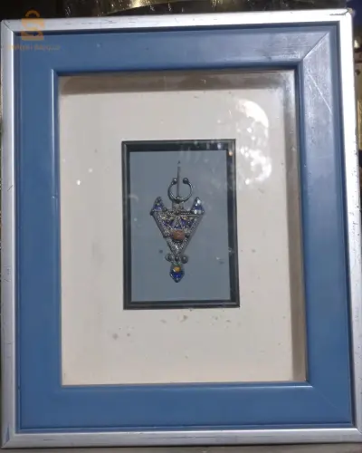 Ibzimen

petite fibule triangulaire