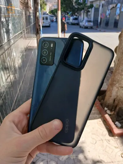 📱 Oppo A16s 
Écran : 6,52 pouces – HD+

Processeur : MediaTek Helio G35

RAM : 4 Go

Stockage : 64 Go (extensible via carte microSD)

Appareils photo :

Arrière : Triple – 13 + 2 + 2 MP

Avant : 8 MP


Batterie : 5000 mAh

Système : Android 11

Empreinte digitale : sur le côté

NFC : Oui